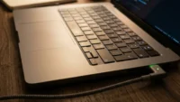 Laptop Adaptörüyle Telefon Şarj Etmek Güvenli mi?
